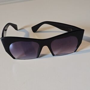 Gisellr Semi rimless cat eyes sunglasses color black